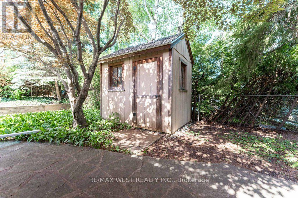 2 Robinter Drive, Toronto, Ontario  M2M 3P9 - Photo 38 - C13640496