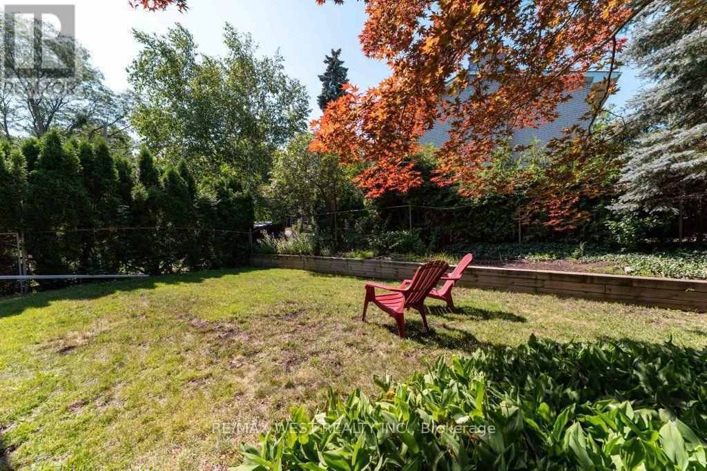 2 Robinter Drive, Toronto, Ontario  M2M 3P9 - Photo 39 - C13640496