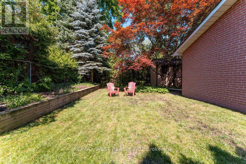 2 Robinter Drive, Toronto, Ontario  M2M 3P9 - Photo 40 - C13640496