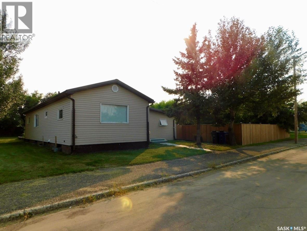 40 Edouard Beaupre Street, Willow Bunch, Saskatchewan  S0H 4K0 - Photo 2 - SK044430