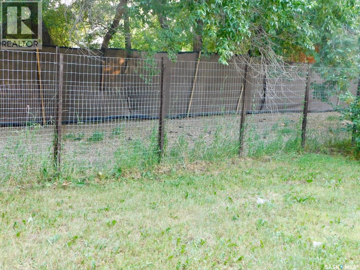 40 Edouard Beaupre Street, Willow Bunch, Saskatchewan  S0H 4K0 - Photo 33 - SK044430
