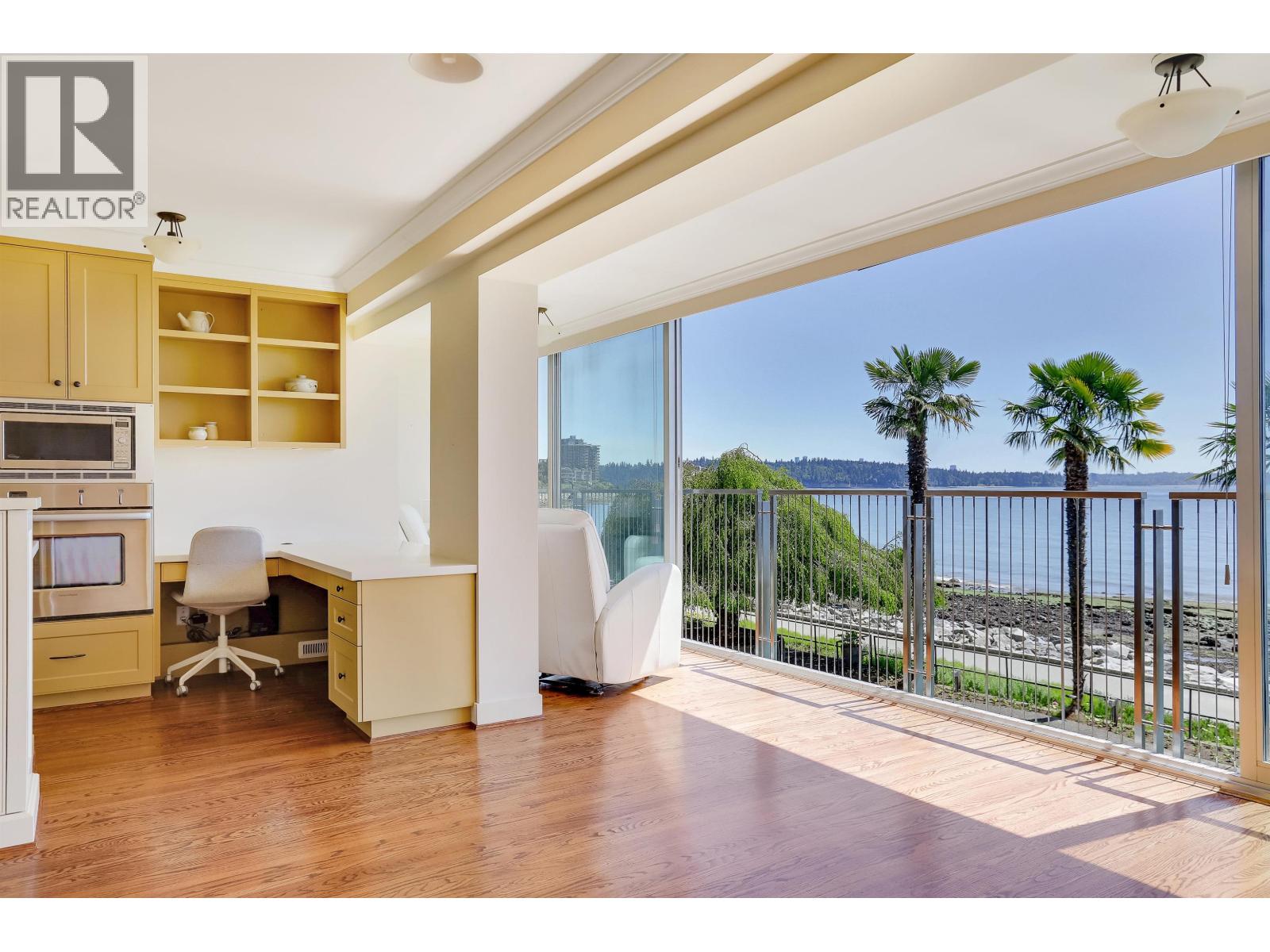107 150 24 STREET, West Vancouver, British Columbia