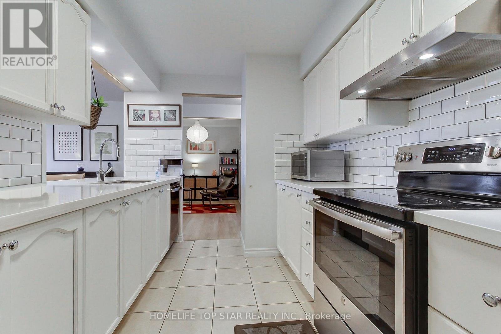 1323 - 18 Mondeo Drive, Toronto, Ontario  M1P 5C8 - Photo 11 - E13640326
