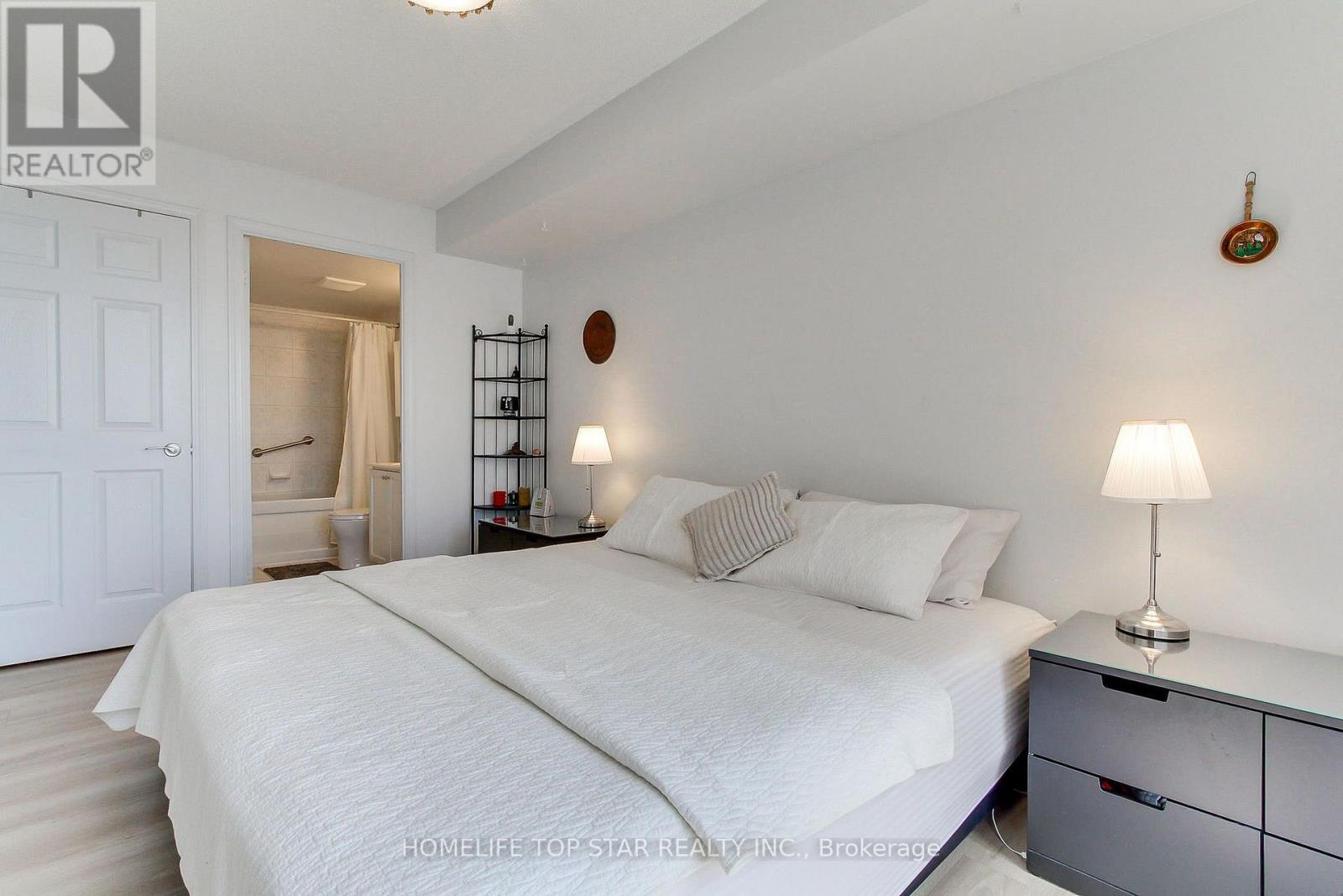 1323 - 18 Mondeo Drive, Toronto, Ontario  M1P 5C8 - Photo 23 - E13640326
