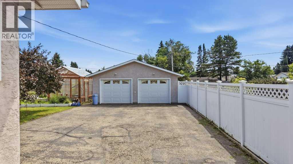 5709 56 Avenue, Lacombe, Alberta  T4L 1N6 - Photo 3 - A2327222