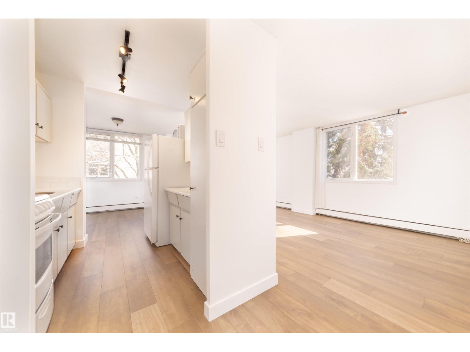 #406 9816 112 St Nw, Edmonton, Alberta  T5K 1L5 - Photo 2 - E4502184