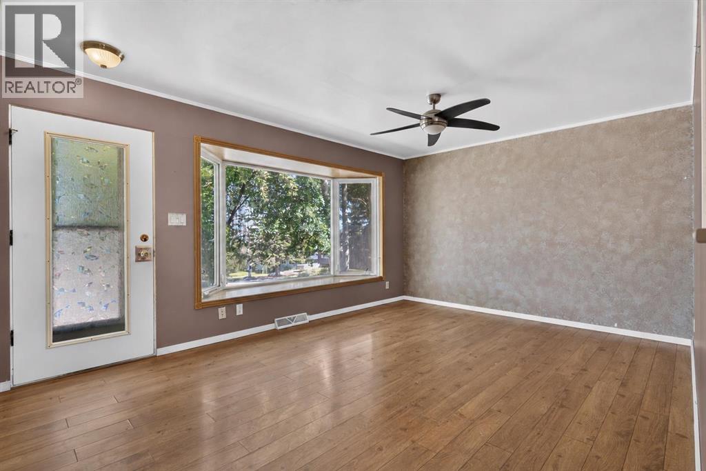 36 Hazelwood Crescent SW, Calgary, Alberta  T2V 3B9 - Photo 10 - A2324583
