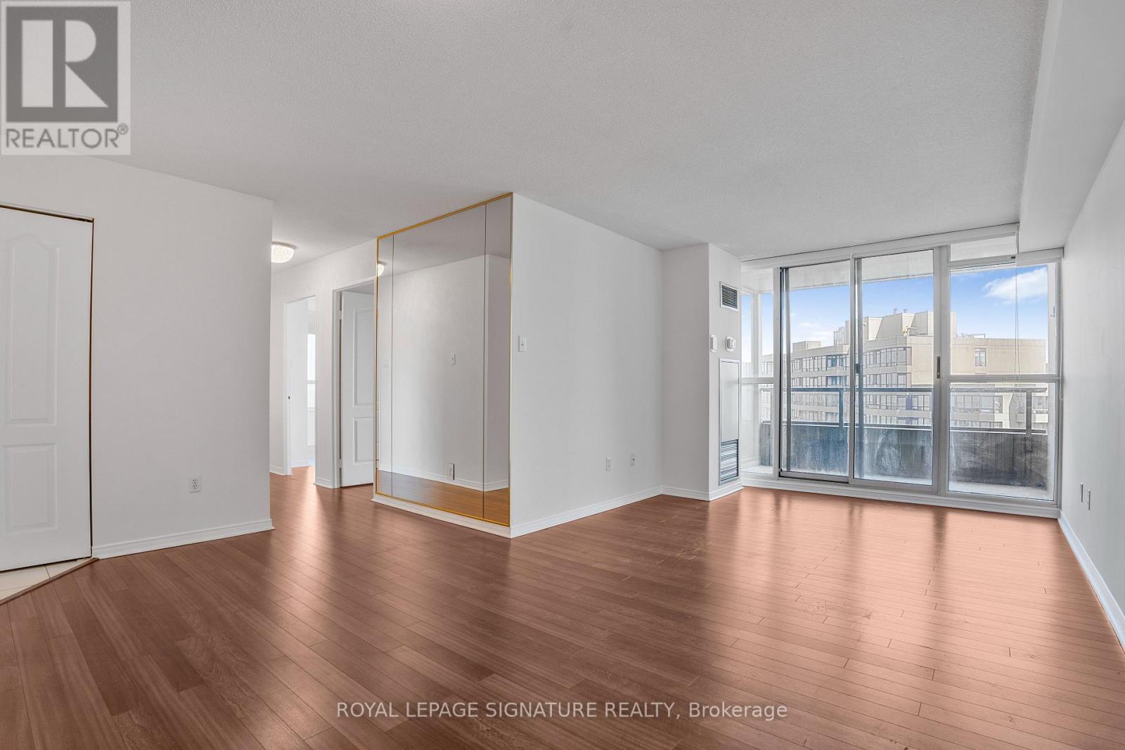 1410 - 11 Townsgate Drive, Vaughan (Crestwood-Springfarm-Yorkhill), Ontario  L4J 8G4 - Photo 2 - N13640234