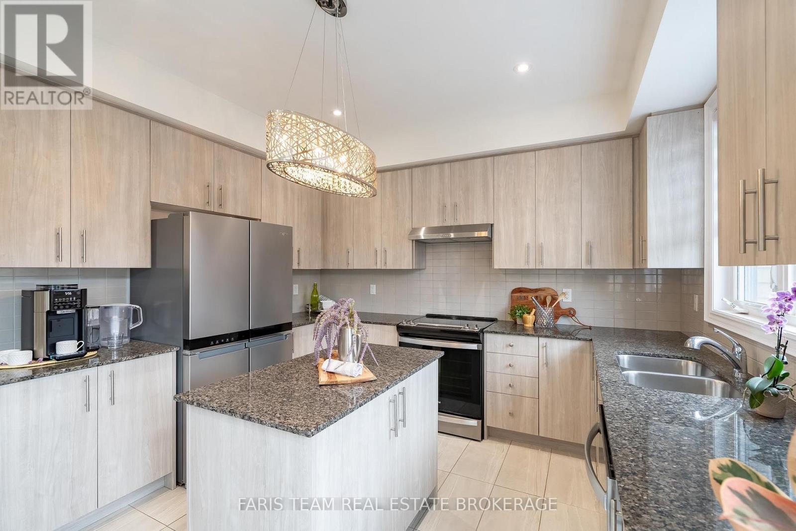 1352 Blackmore Street, Innisfil, Ontario  L9S 0P2 - Photo 4 - N13640288
