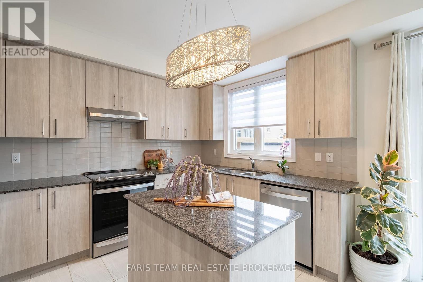 1352 Blackmore Street, Innisfil, Ontario  L9S 0P2 - Photo 6 - N13640288