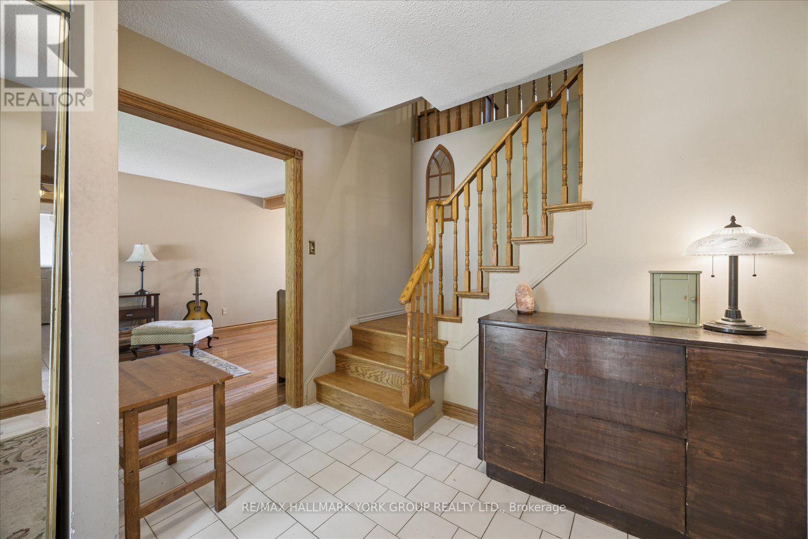 458 Chester Avenue, Newmarket, Ontario  L3Y 6R7 - Photo 5 - N13640434