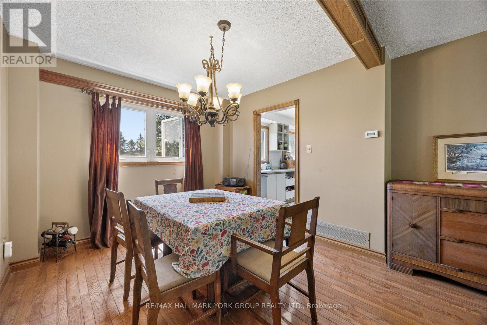 458 Chester Avenue, Newmarket, Ontario  L3Y 6R7 - Photo 8 - N13640434