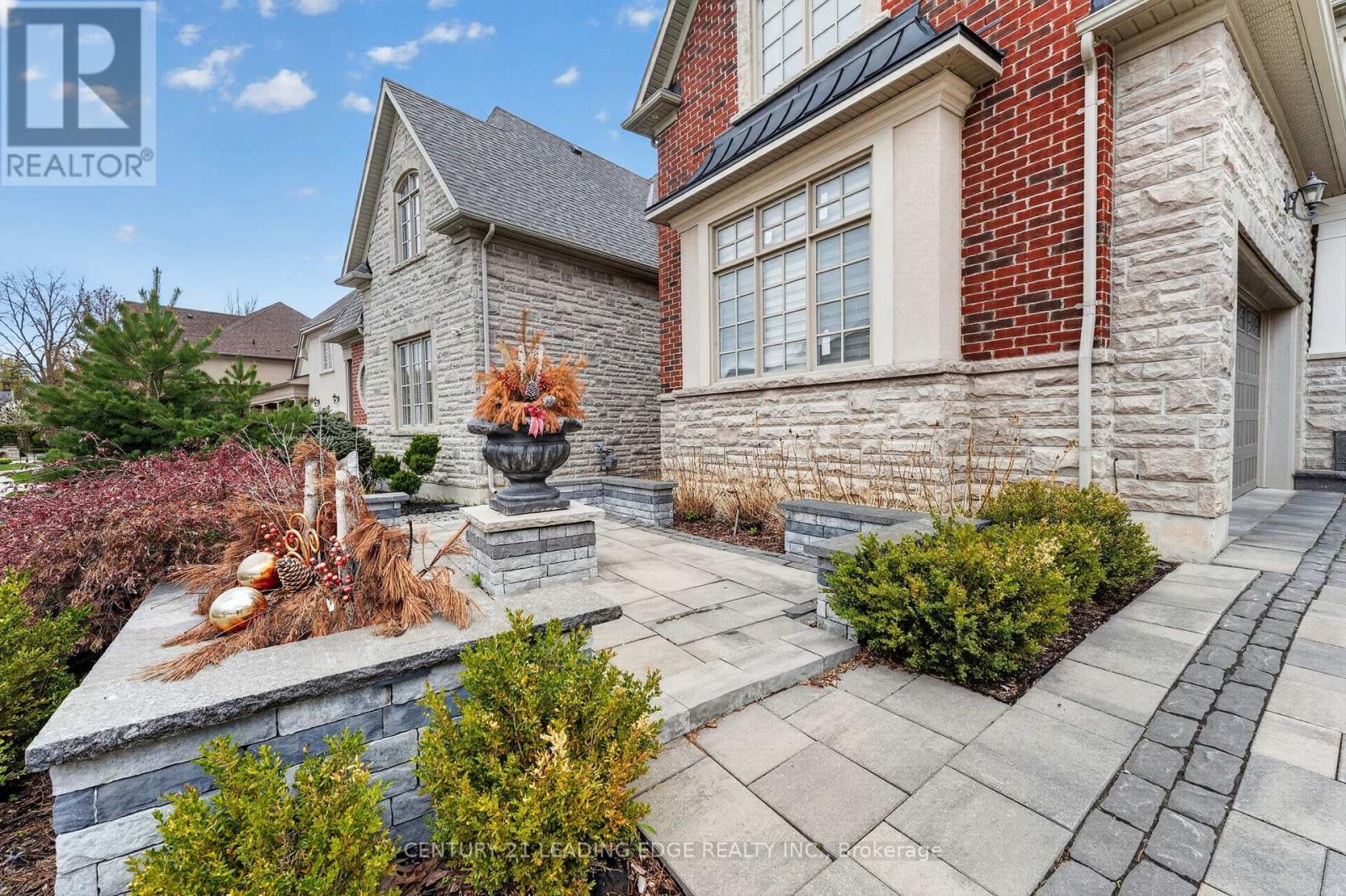 33 Stollery Pond Crescent, Markham (Devil's Elbow), Ontario  L6C 1K4 - Photo 3 - N13640484