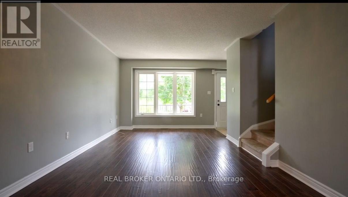 176 Thrushwood Drive, Barrie, Ontario L4N 0Z1 - Photo 2 - S13640432