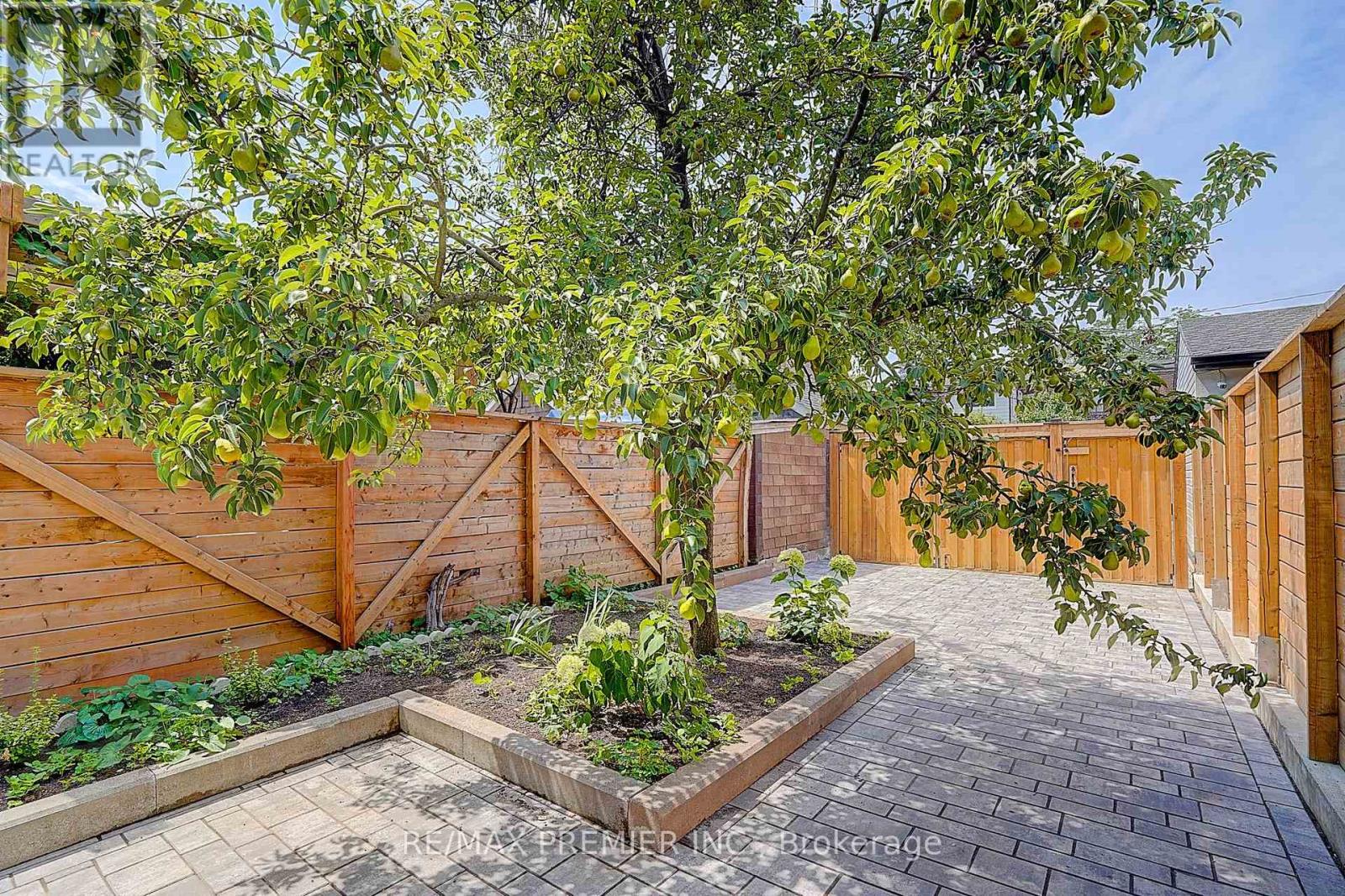 72 Symington Avenue, Toronto, Ontario  M6P 3W1 - Photo 10 - W13640242