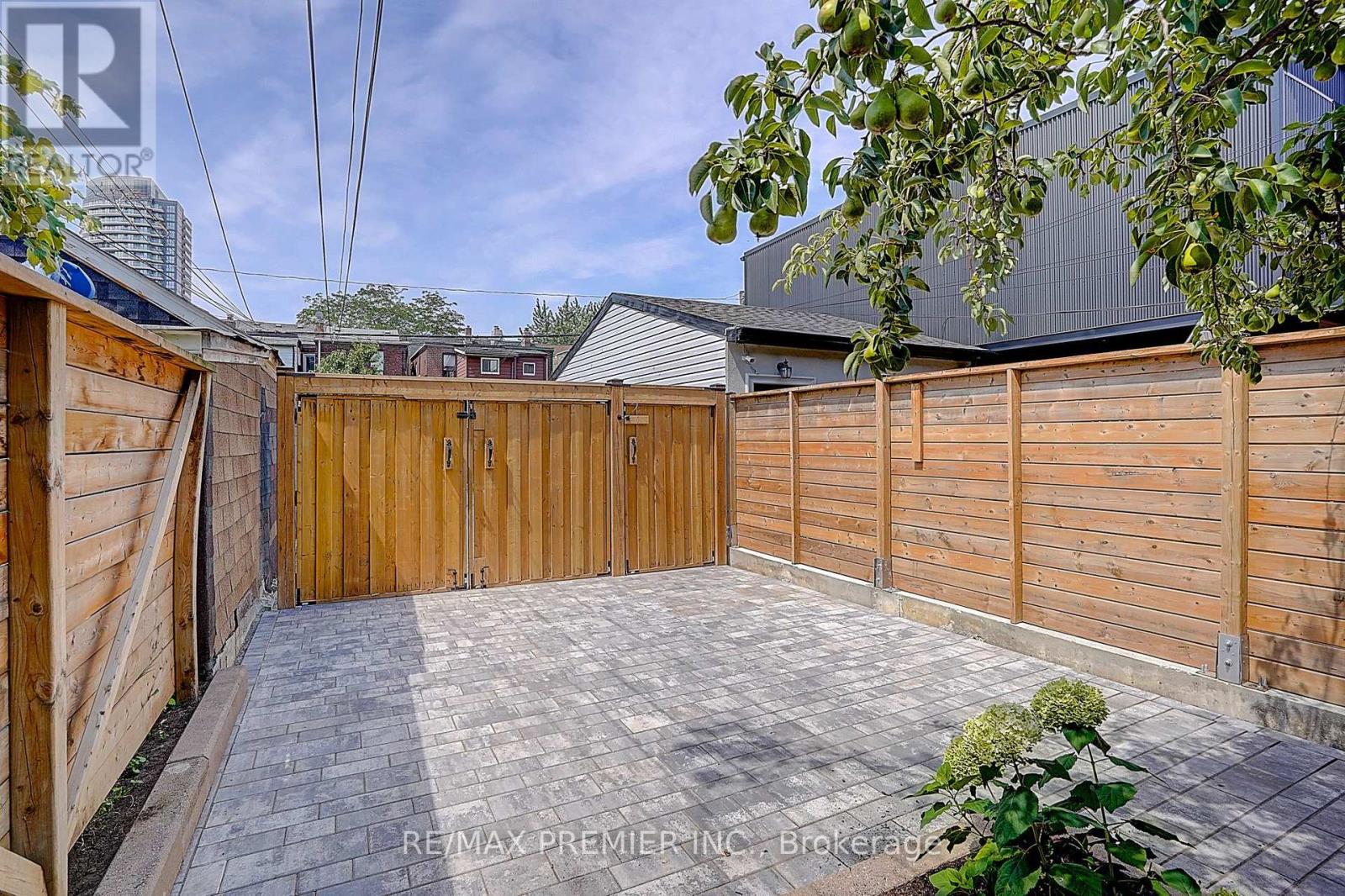72 Symington Avenue, Toronto, Ontario  M6P 3W1 - Photo 13 - W13640242