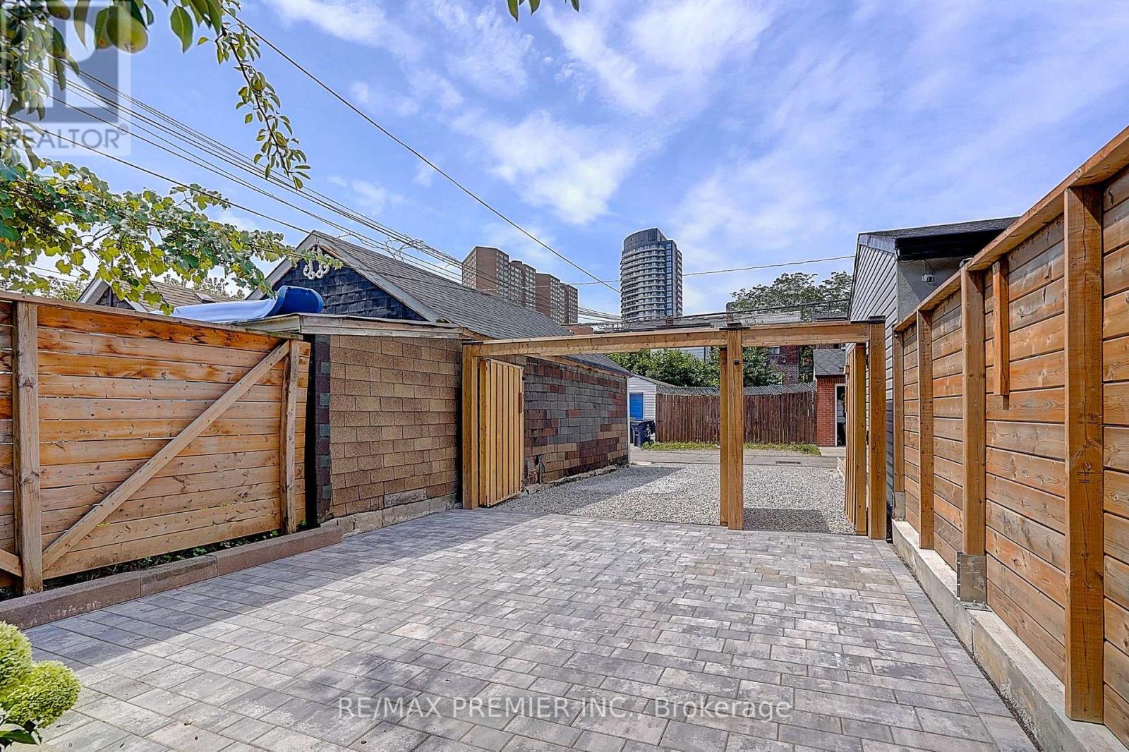 72 Symington Avenue, Toronto, Ontario  M6P 3W1 - Photo 14 - W13640242