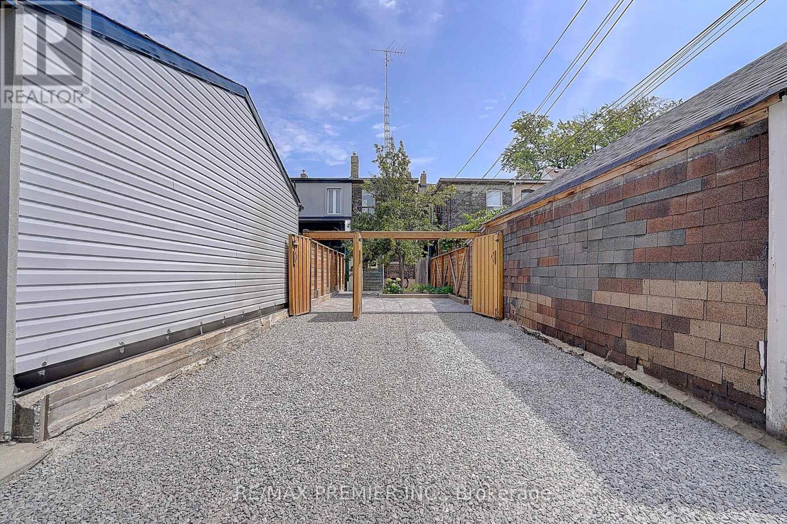 72 Symington Avenue, Toronto, Ontario  M6P 3W1 - Photo 15 - W13640242