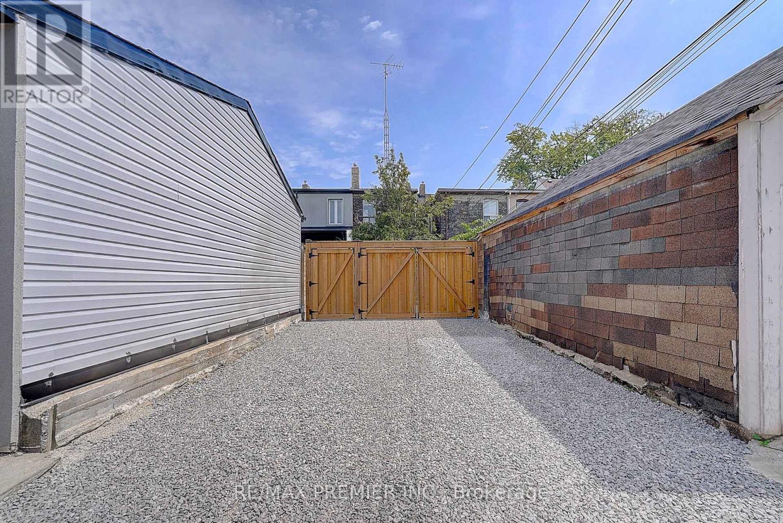 72 Symington Avenue, Toronto, Ontario  M6P 3W1 - Photo 17 - W13640242