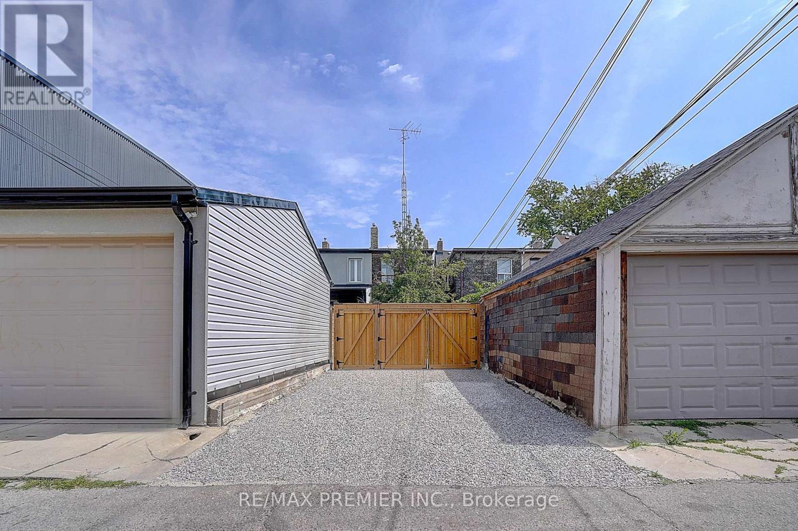 72 Symington Avenue, Toronto, Ontario  M6P 3W1 - Photo 18 - W13640242