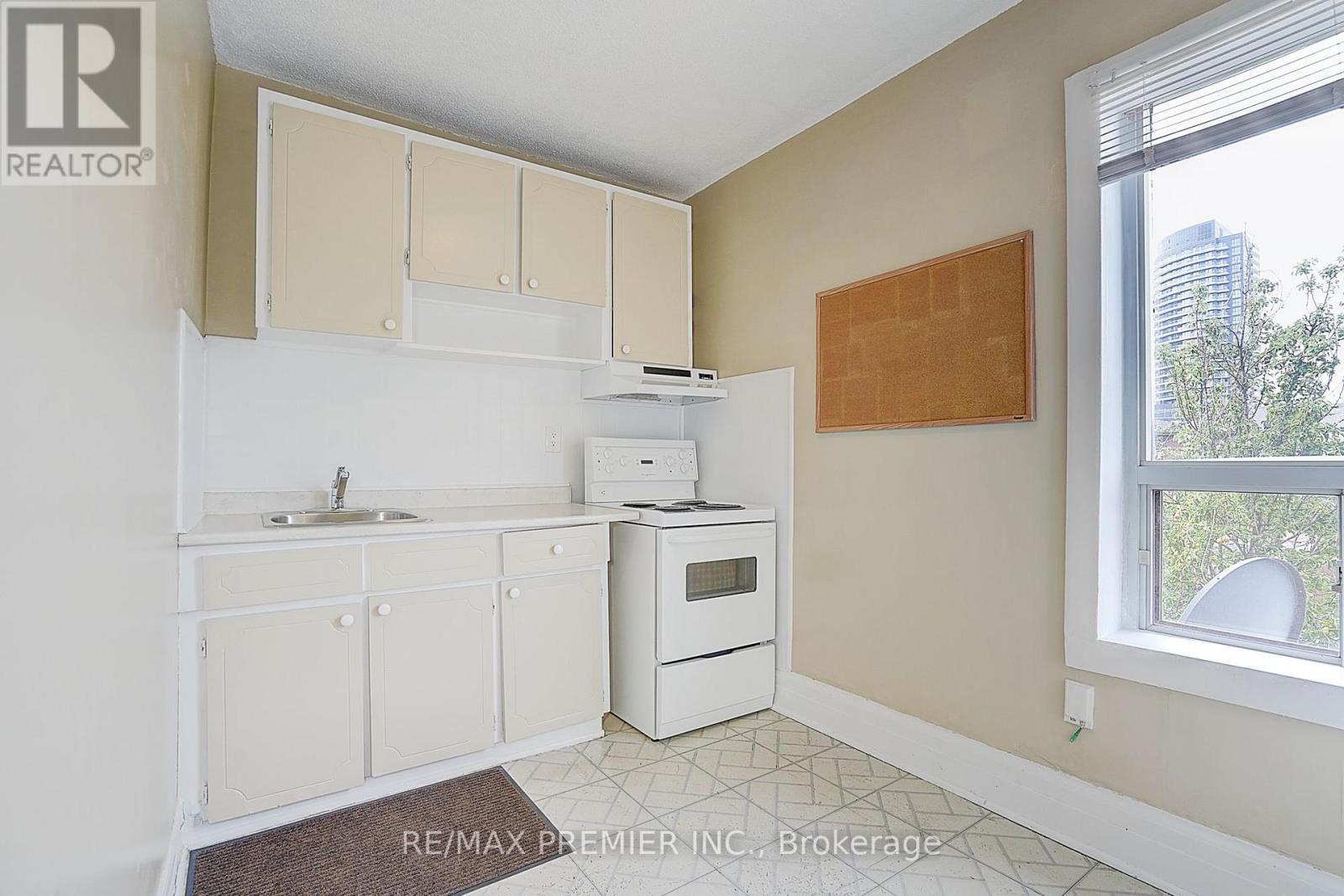 72 Symington Avenue, Toronto, Ontario  M6P 3W1 - Photo 32 - W13640242