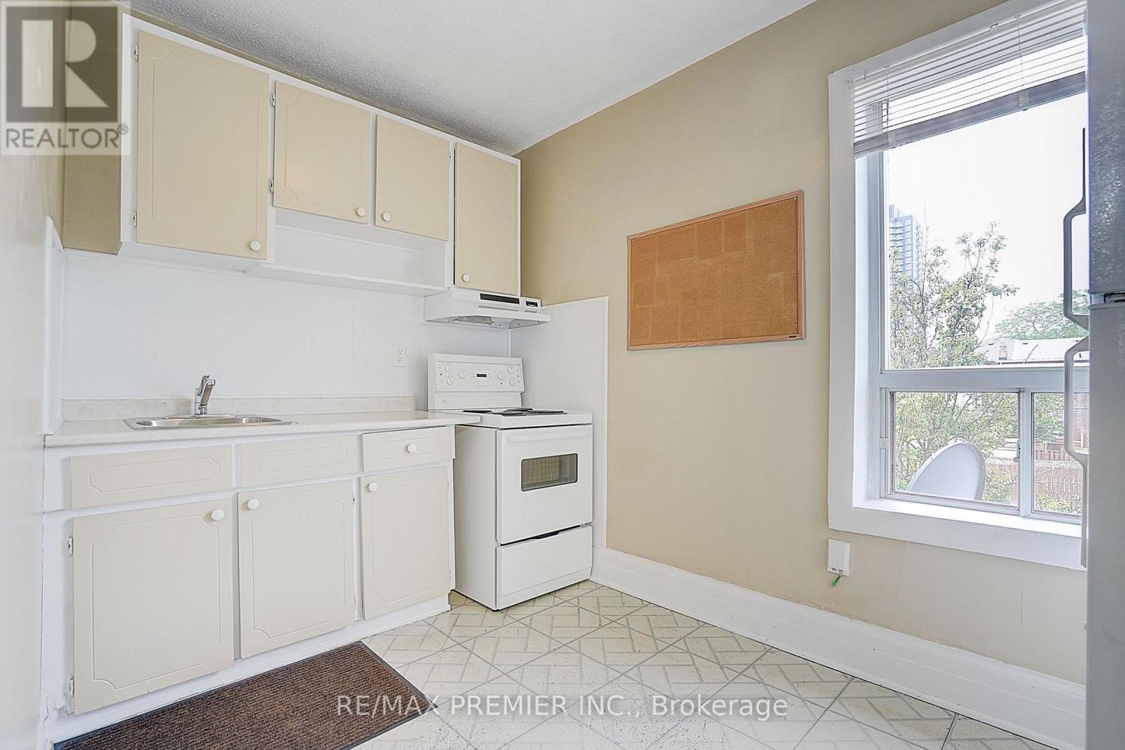 72 Symington Avenue, Toronto, Ontario  M6P 3W1 - Photo 33 - W13640242
