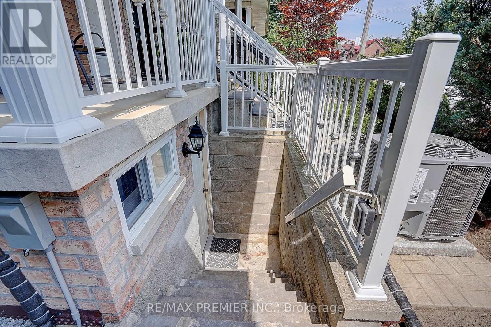 72 Symington Avenue, Toronto, Ontario  M6P 3W1 - Photo 8 - W13640242