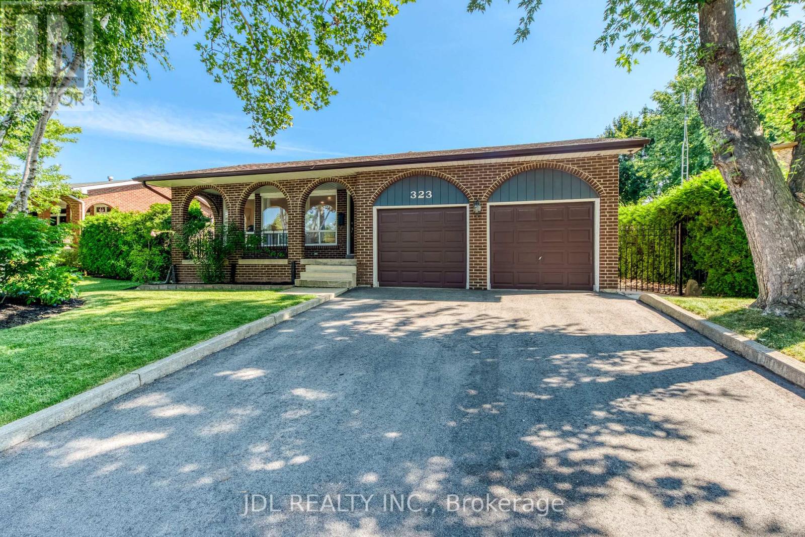 323 Warminster Drive S, Oakville, Ontario  L6L 4N1 - Photo 1 - W13640272