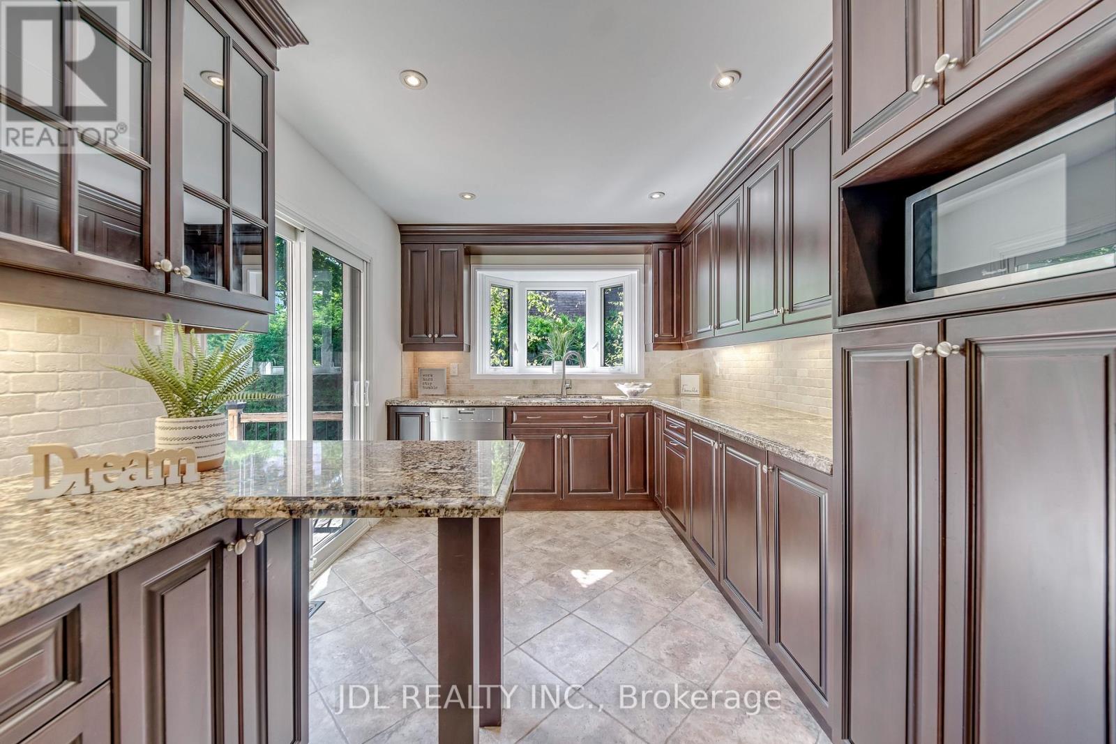 323 Warminster Drive S, Oakville, Ontario  L6L 4N1 - Photo 17 - W13640272