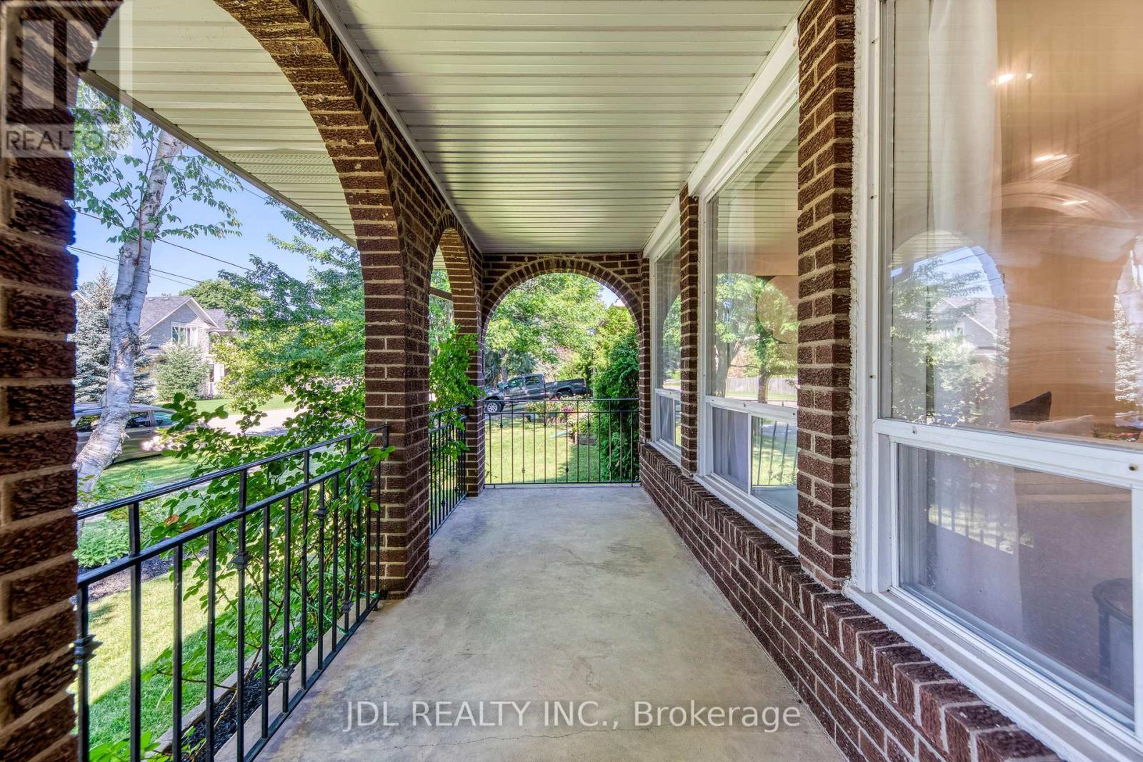 323 Warminster Drive S, Oakville, Ontario  L6L 4N1 - Photo 2 - W13640272