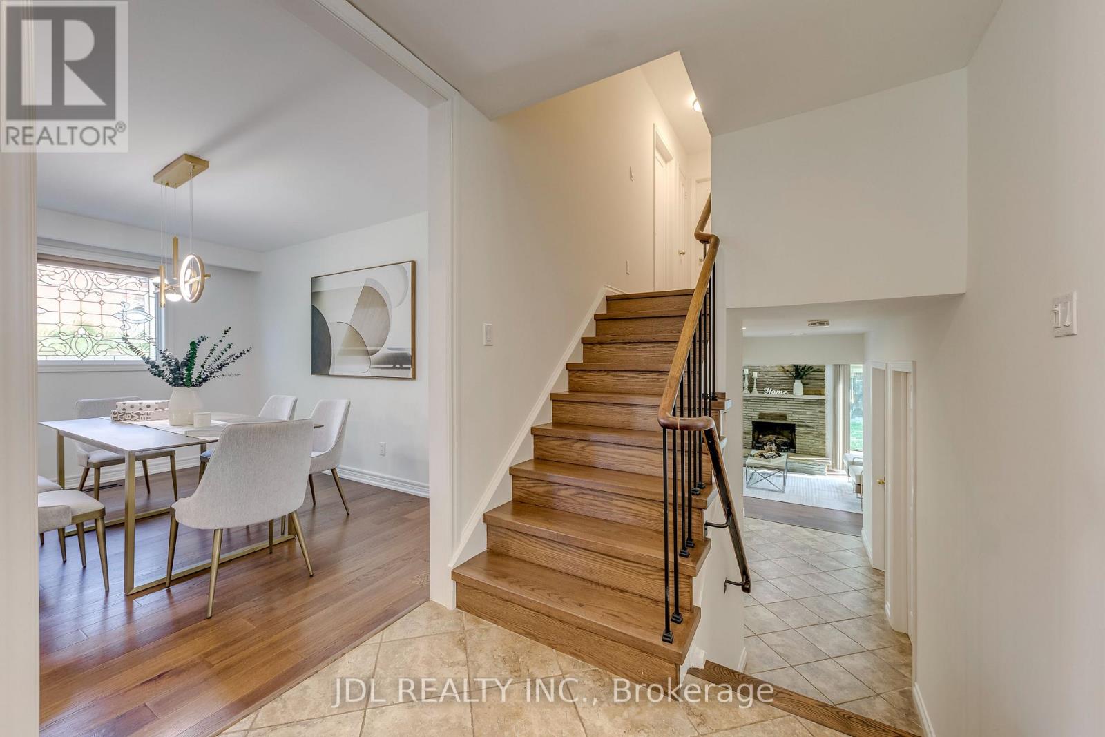 323 Warminster Drive S, Oakville, Ontario  L6L 4N1 - Photo 4 - W13640272