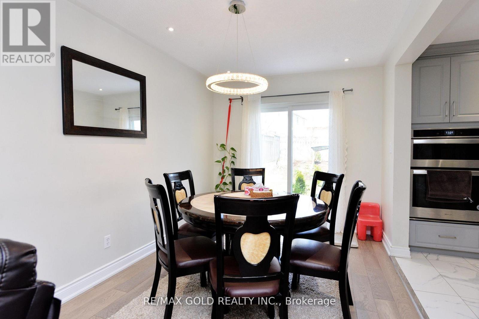 48 Garside Crescent, Brampton, Ontario  L6S 1H6 - Photo 8 - W13640318