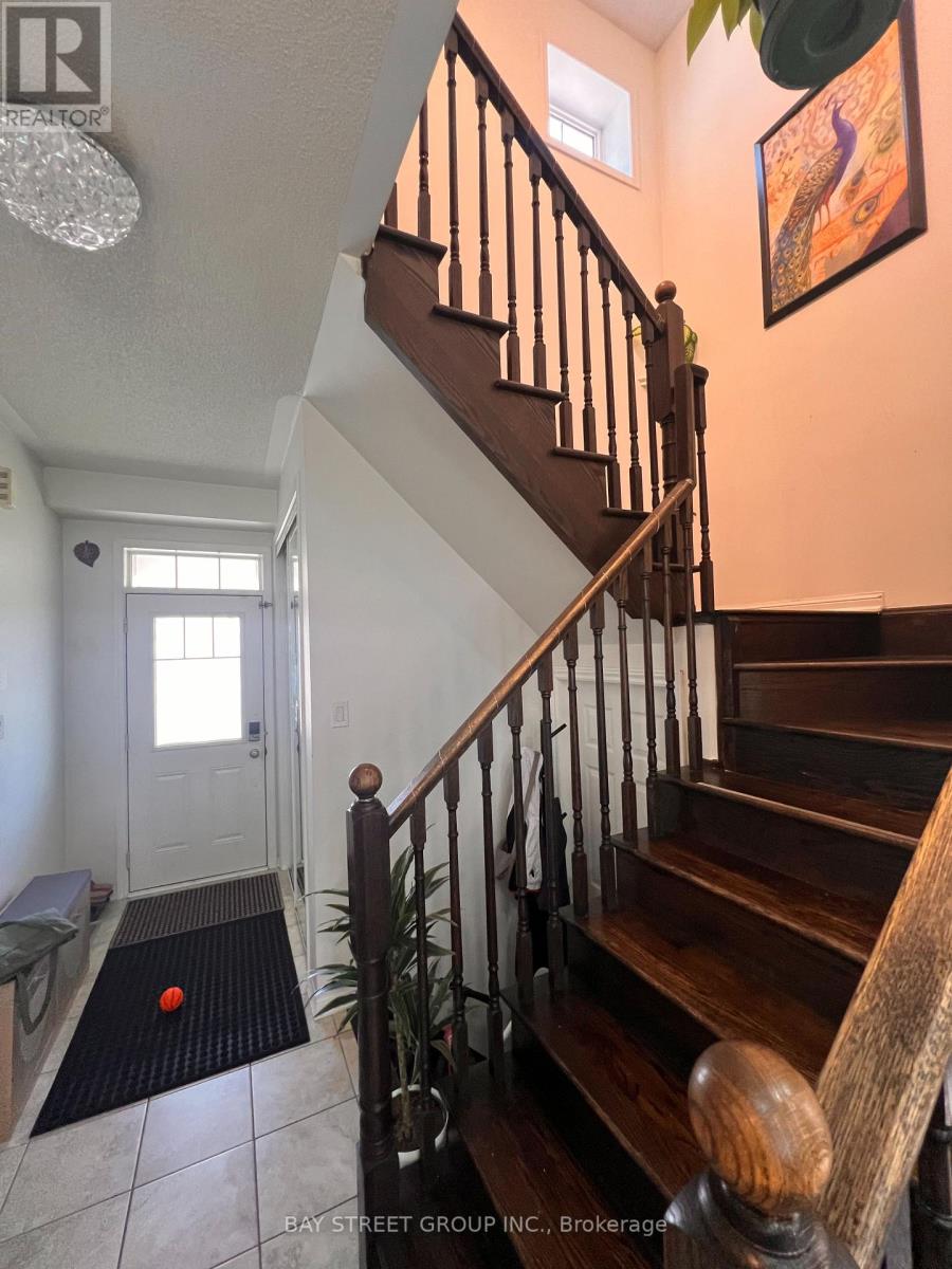 66 Robert Parkinson Drive, Brampton, Ontario  L7A 0X5 - Photo 3 - W13640454