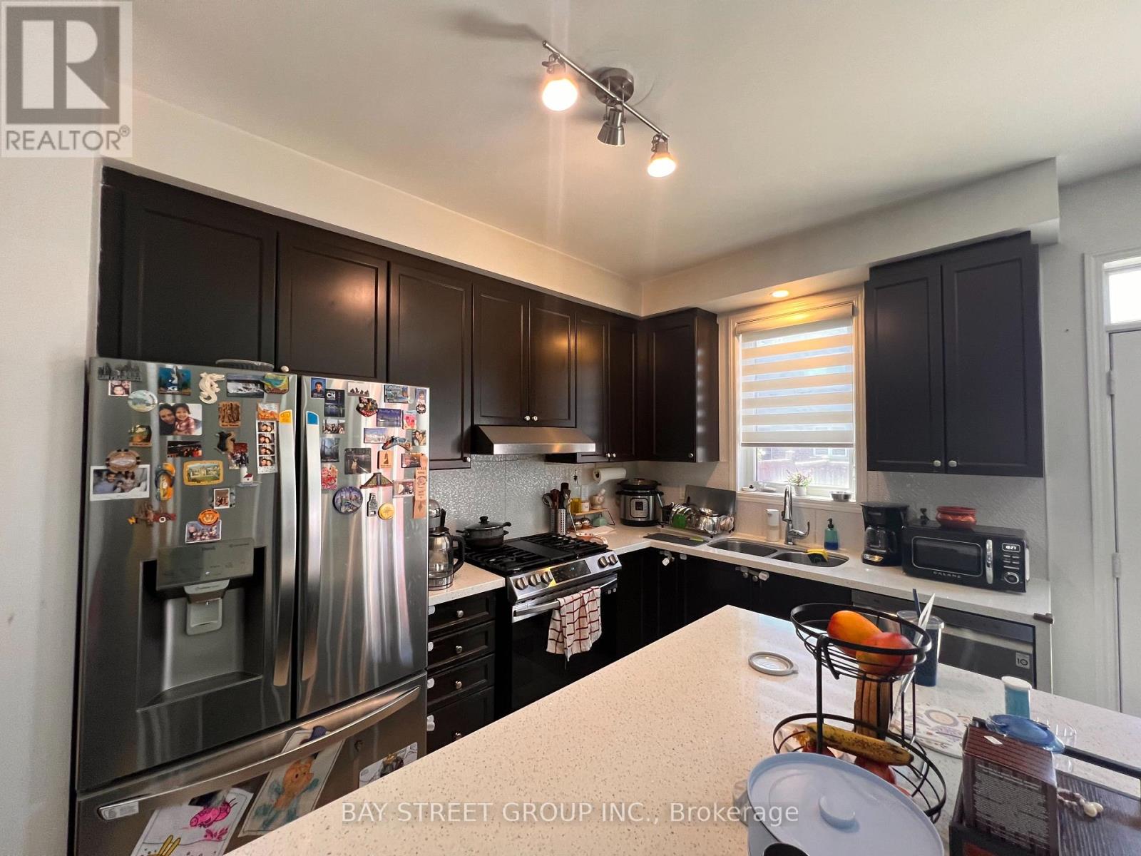 66 Robert Parkinson Drive, Brampton, Ontario  L7A 0X5 - Photo 7 - W13640454