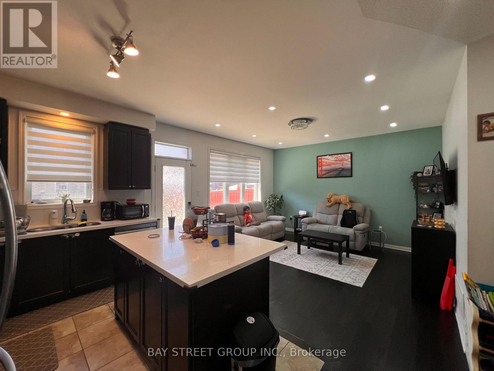 66 Robert Parkinson Drive, Brampton, Ontario  L7A 0X5 - Photo 8 - W13640454