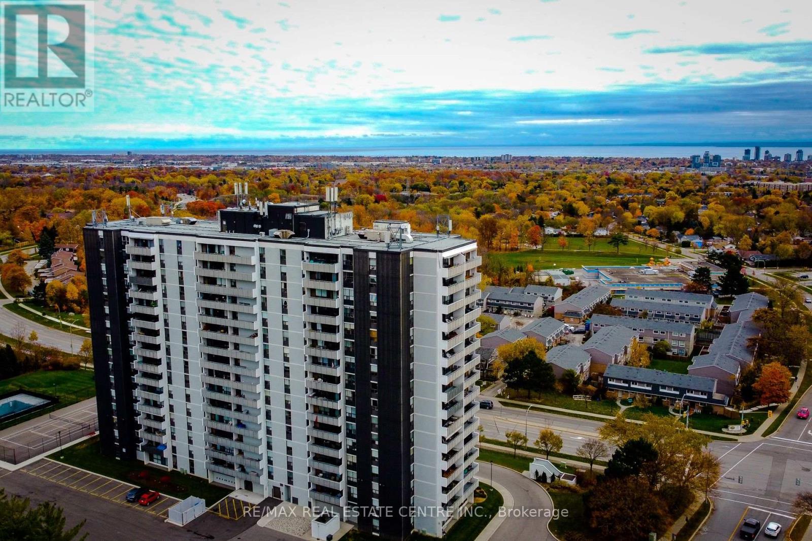 602 - 2055 Upper Middle Road, Burlington, Ontario  L7P 3P4 - Photo 2 - W13245620