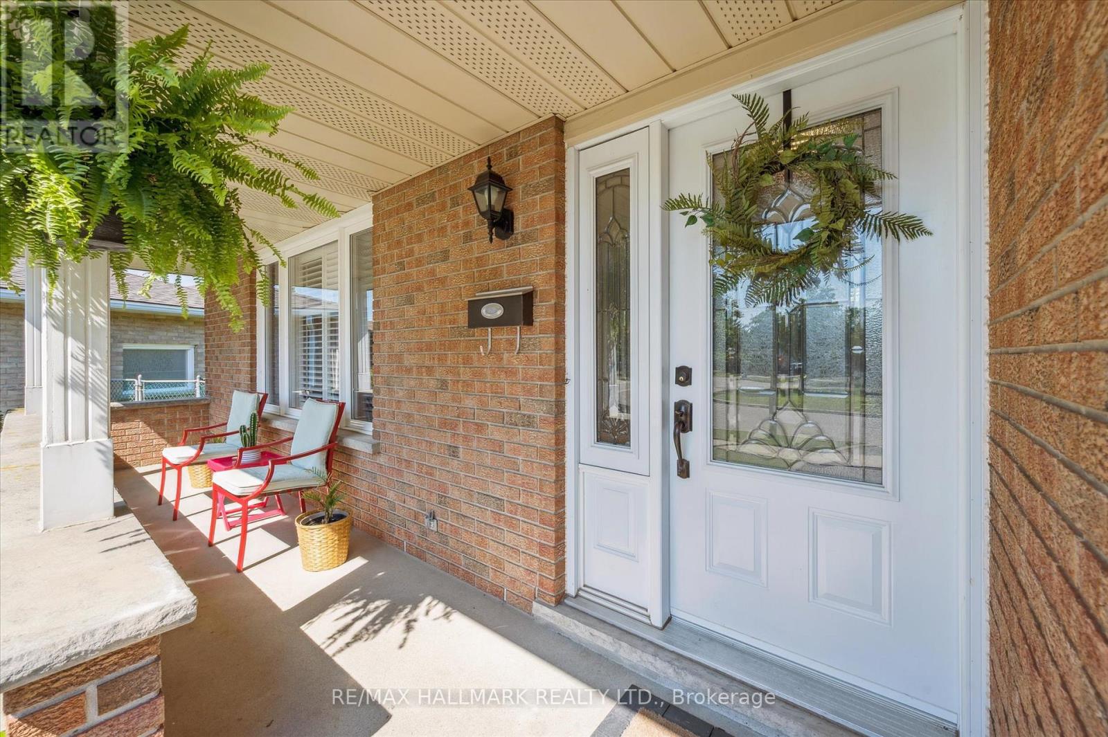 32 Warwick Court, Kitchener, Ontario  N2E 2P1 - Photo 3 - X13640254