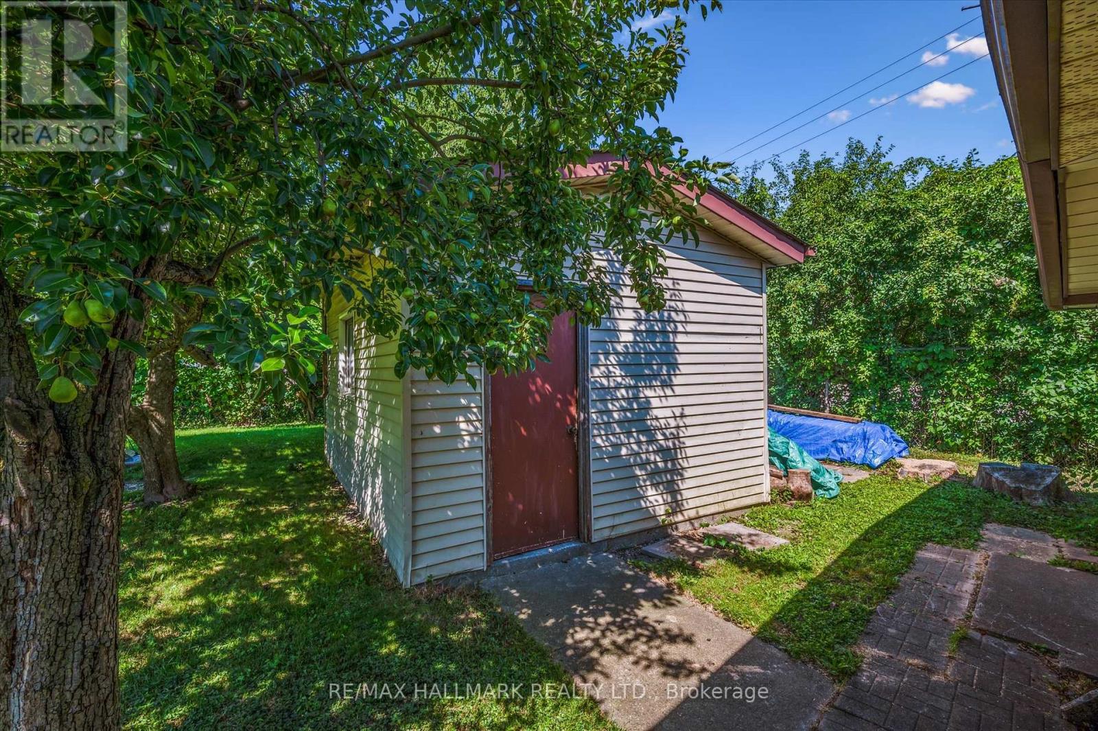 32 Warwick Court, Kitchener, Ontario  N2E 2P1 - Photo 35 - X13640254