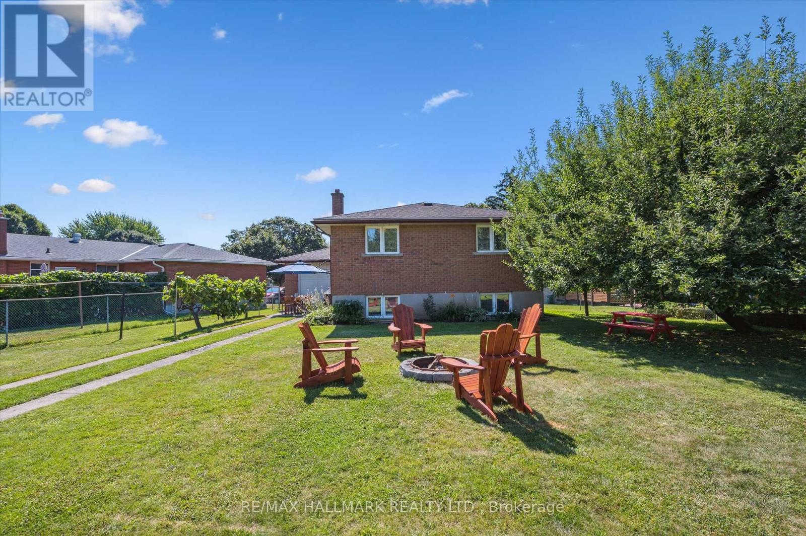 32 Warwick Court, Kitchener, Ontario  N2E 2P1 - Photo 39 - X13640254