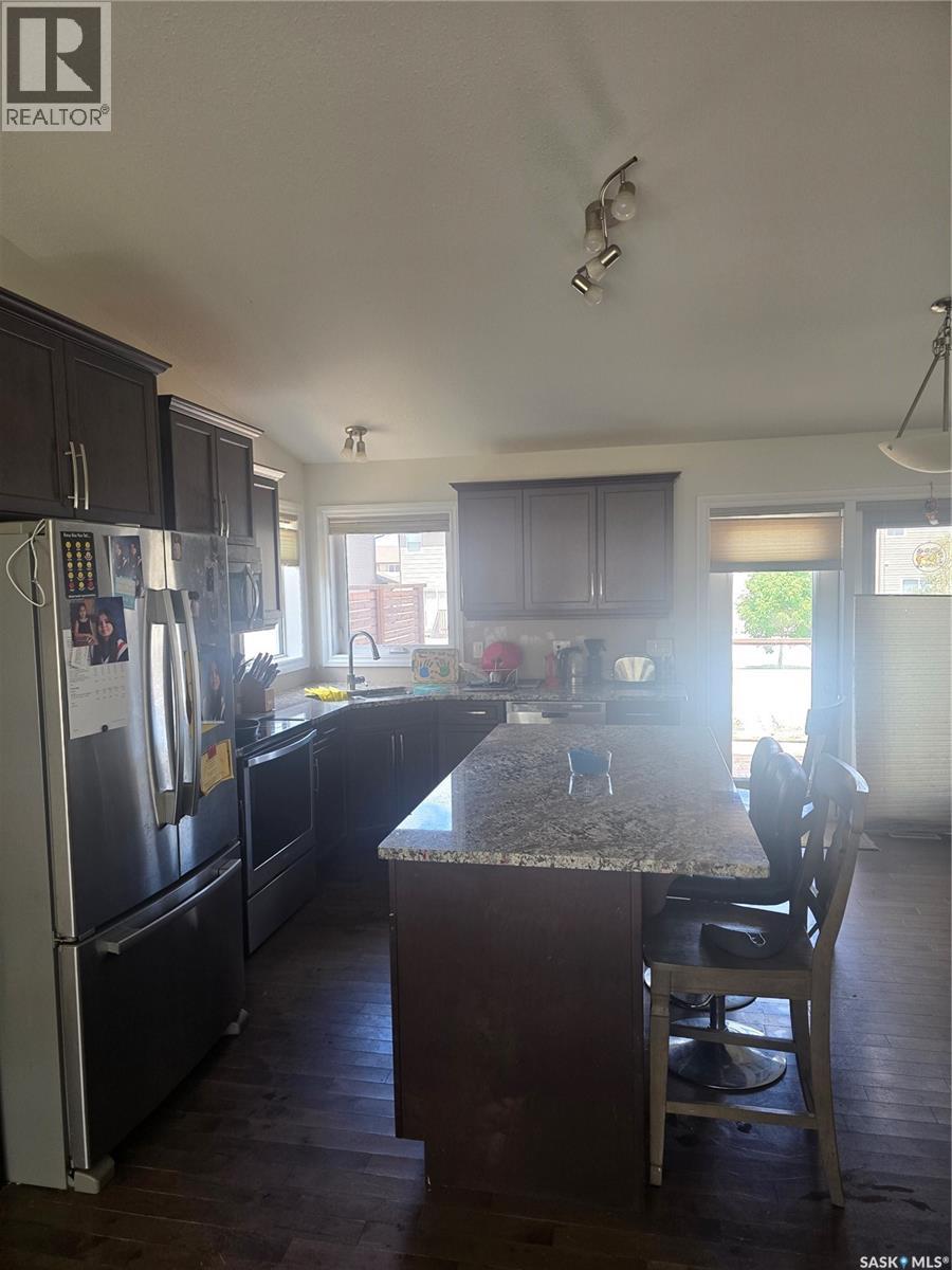 444 5th Avenue, Pilot Butte, Saskatchewan  S0G 3Z0 - Photo 3 - SK044577
