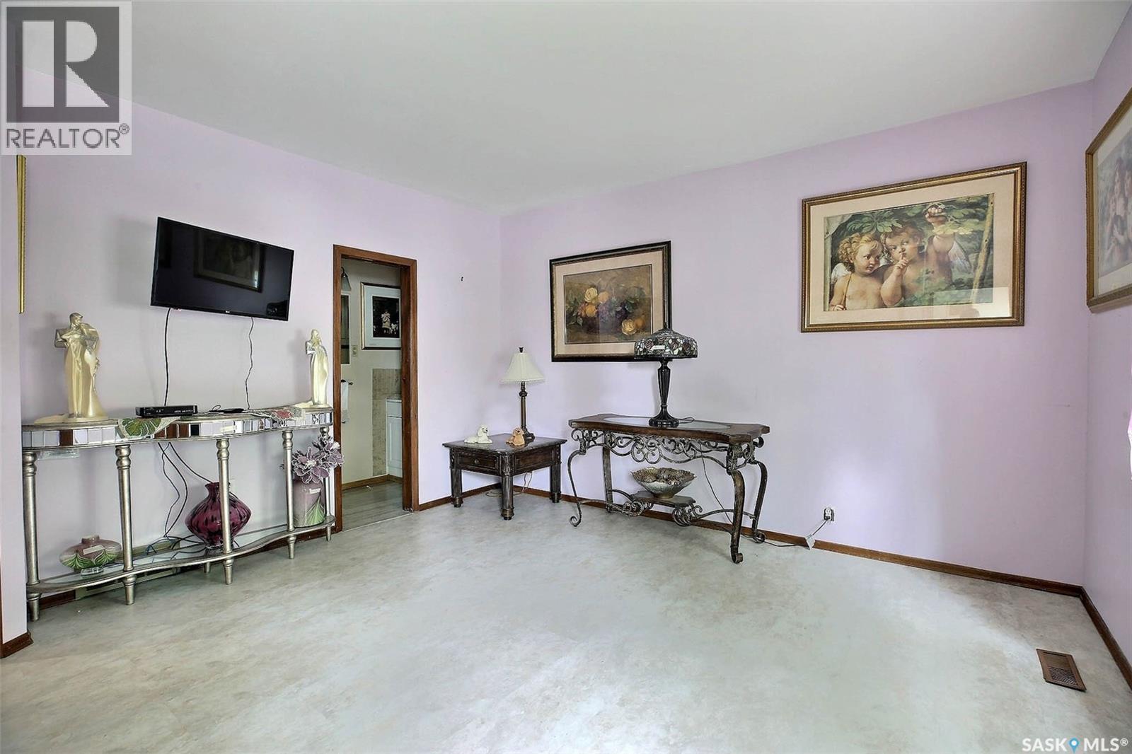 2153 Elliott Street, Regina, Saskatchewan  S4N 3H1 - Photo 3 - SK044546