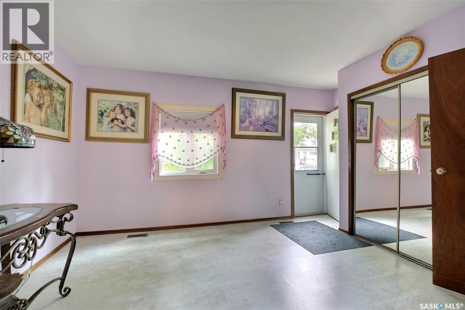 2153 Elliott Street, Regina, Saskatchewan  S4N 3H1 - Photo 4 - SK044546