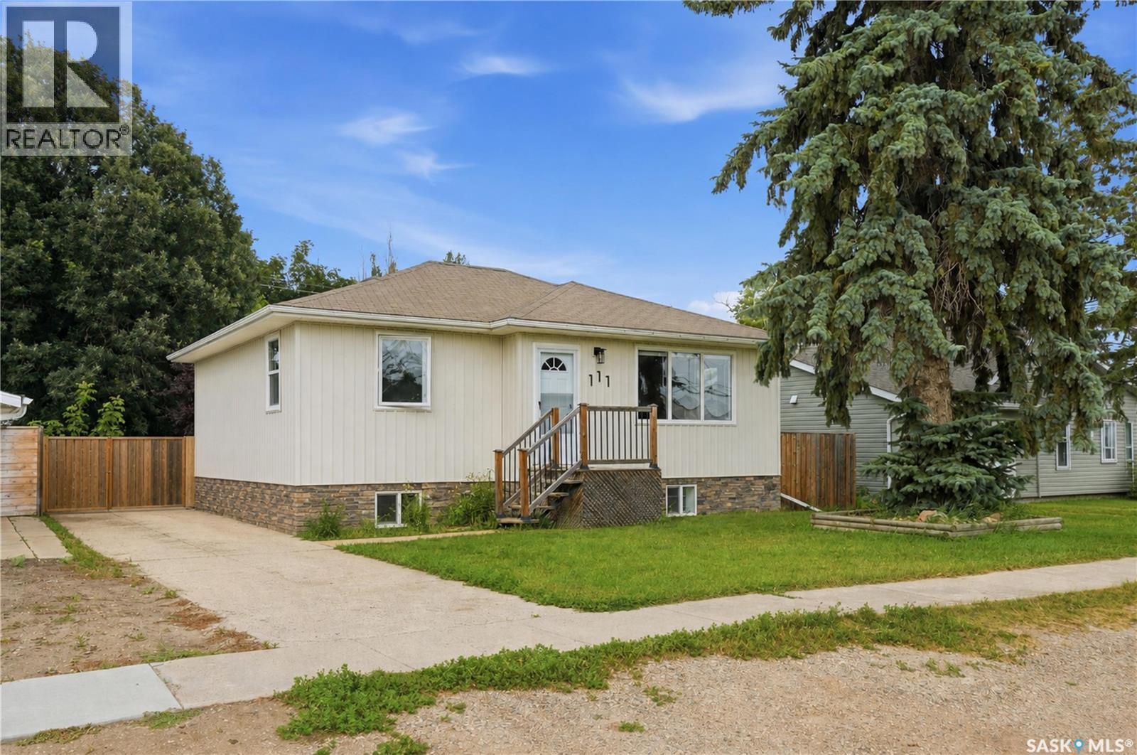 111 3rd Street, Hague, Saskatchewan  S0K 1X0 - Photo 2 - SK044531