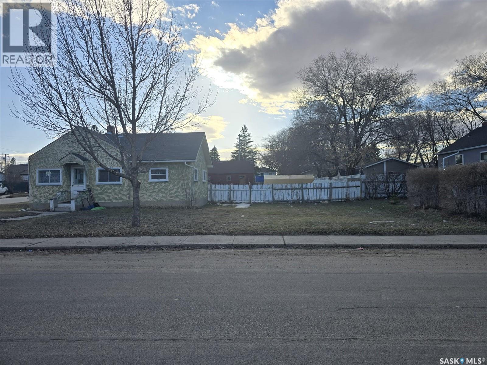 201 R Avenue N, Saskatoon, Saskatchewan  S7L 2Y6 - Photo 4 - SK044500