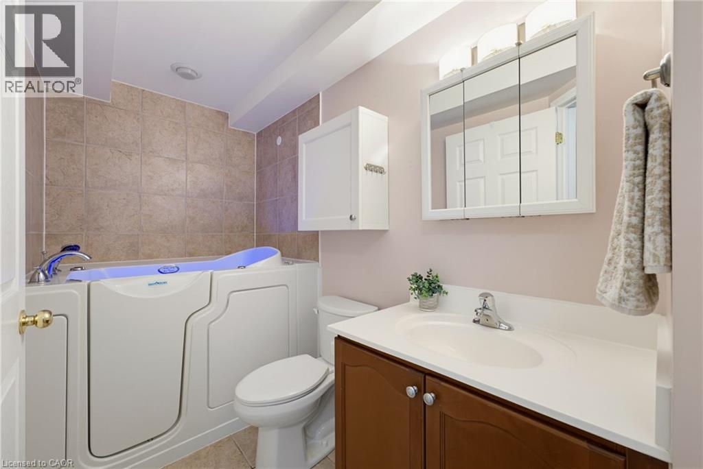 2000 Creekside Drive Unit# 605, Dundas, Ontario  L9H 7S7 - Photo 12 - 40852080