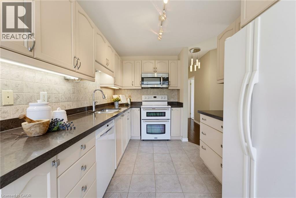 2000 Creekside Drive Unit# 605, Dundas, Ontario  L9H 7S7 - Photo 6 - 40852080