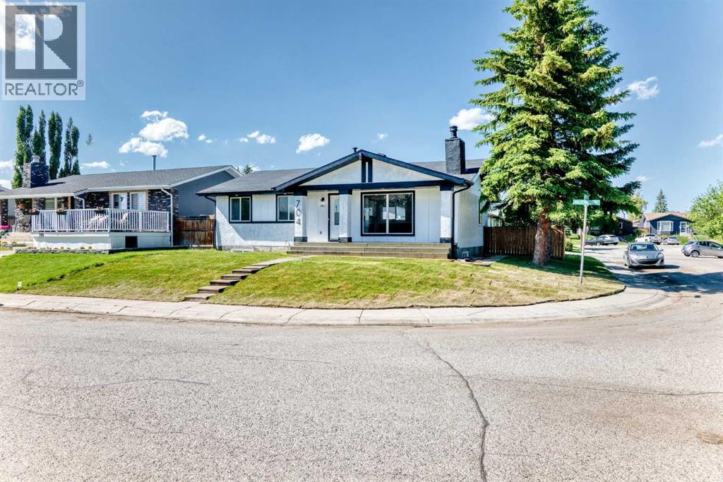 704 Malvern Drive NE, Calgary, Alberta  T2A 6B7 - Photo 48 - A2334398