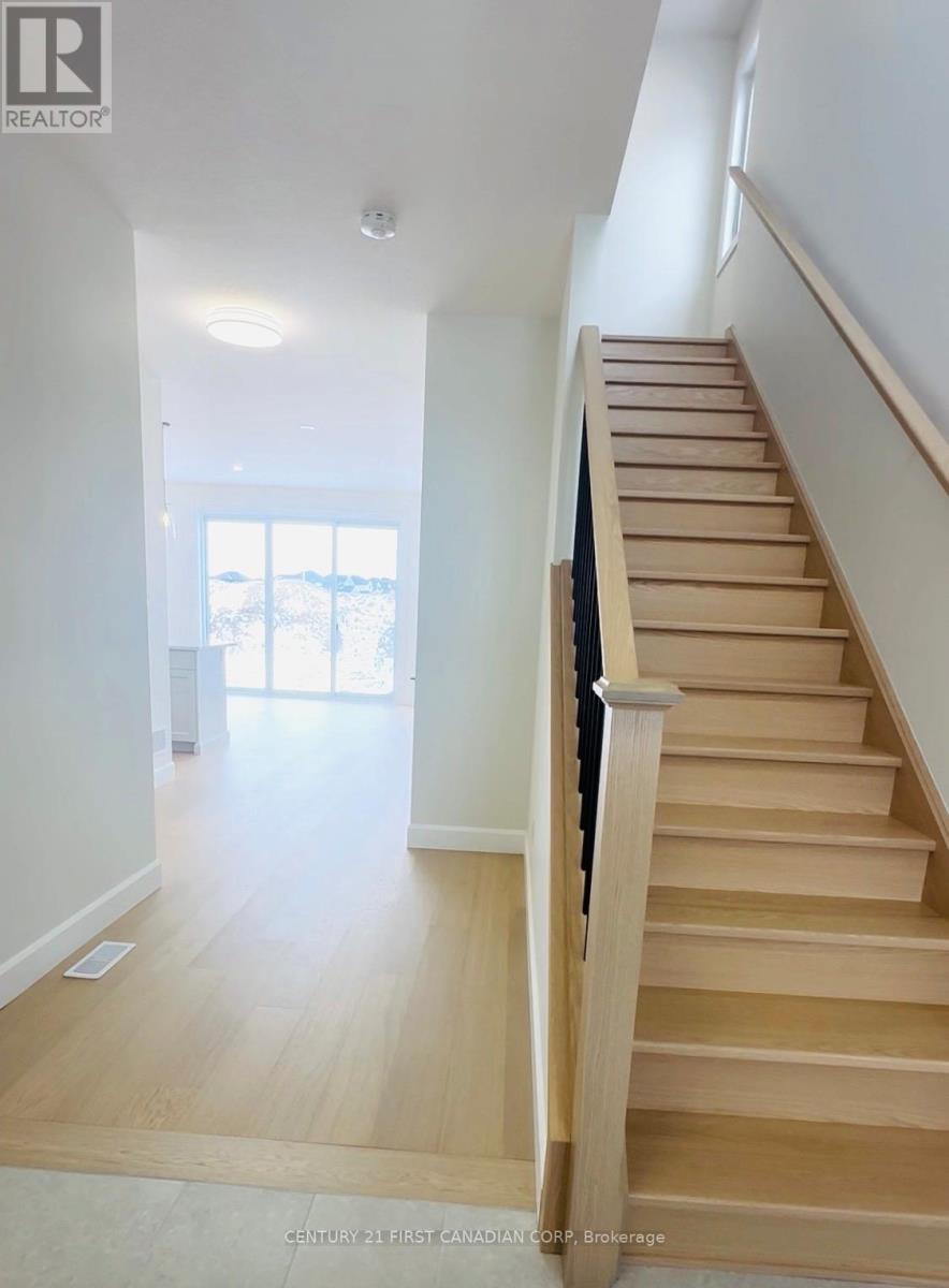 844 Gatestone Road Road, London South, Ontario  N6M 0L6 - Photo 10 - X12945362