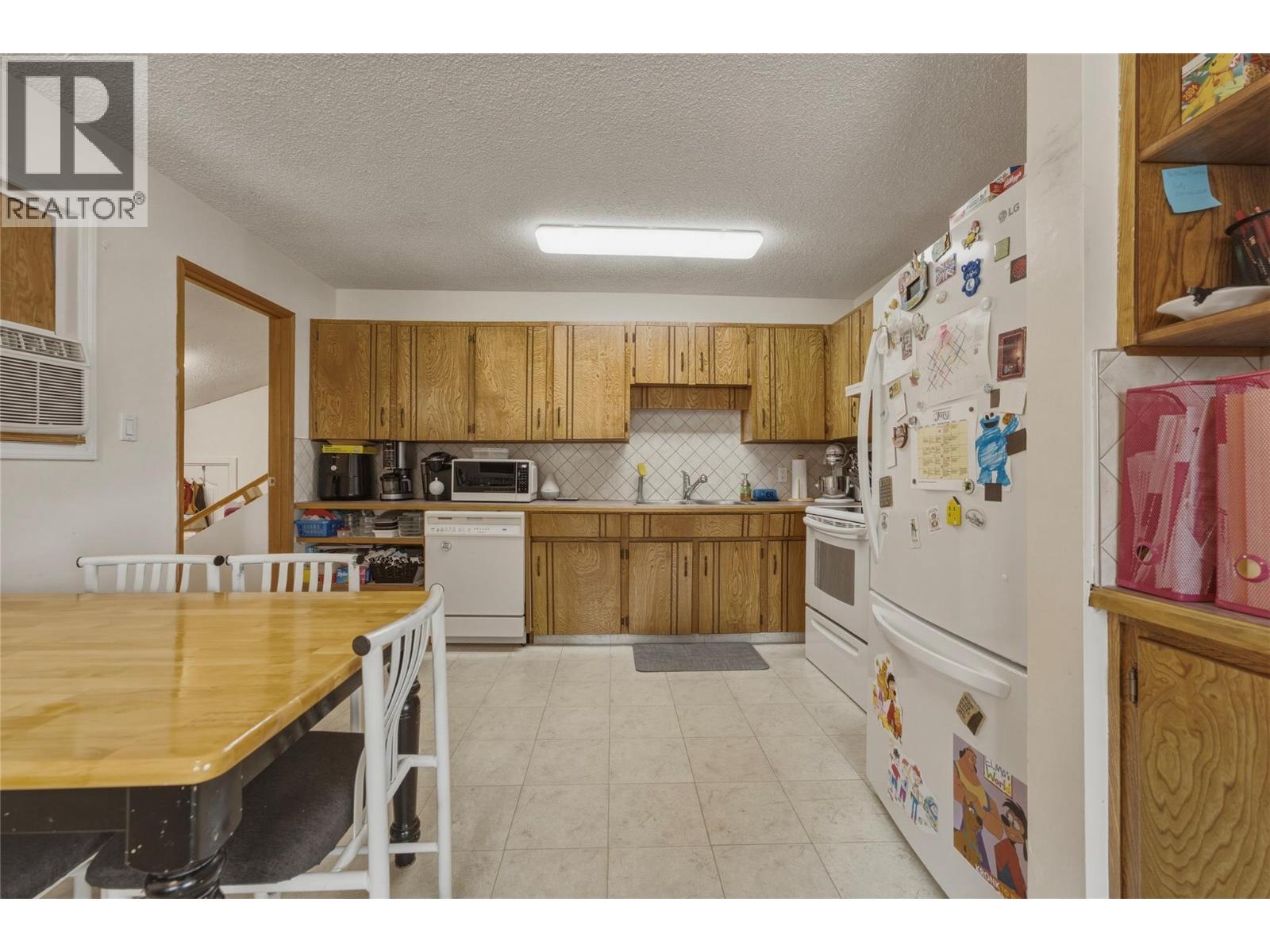 3343 Belaire Drive, Armstrong, British Columbia  V4Y 0K1 - Photo 5 - 10395567