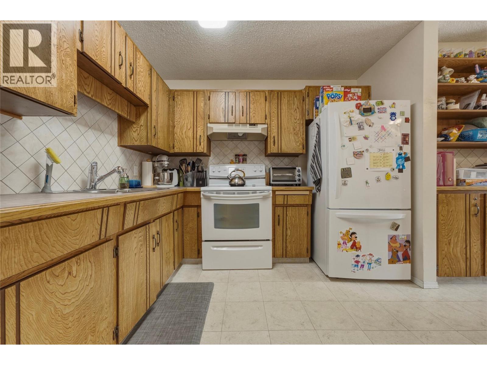 3343 Belaire Drive, Armstrong, British Columbia  V4Y 0K1 - Photo 6 - 10395567